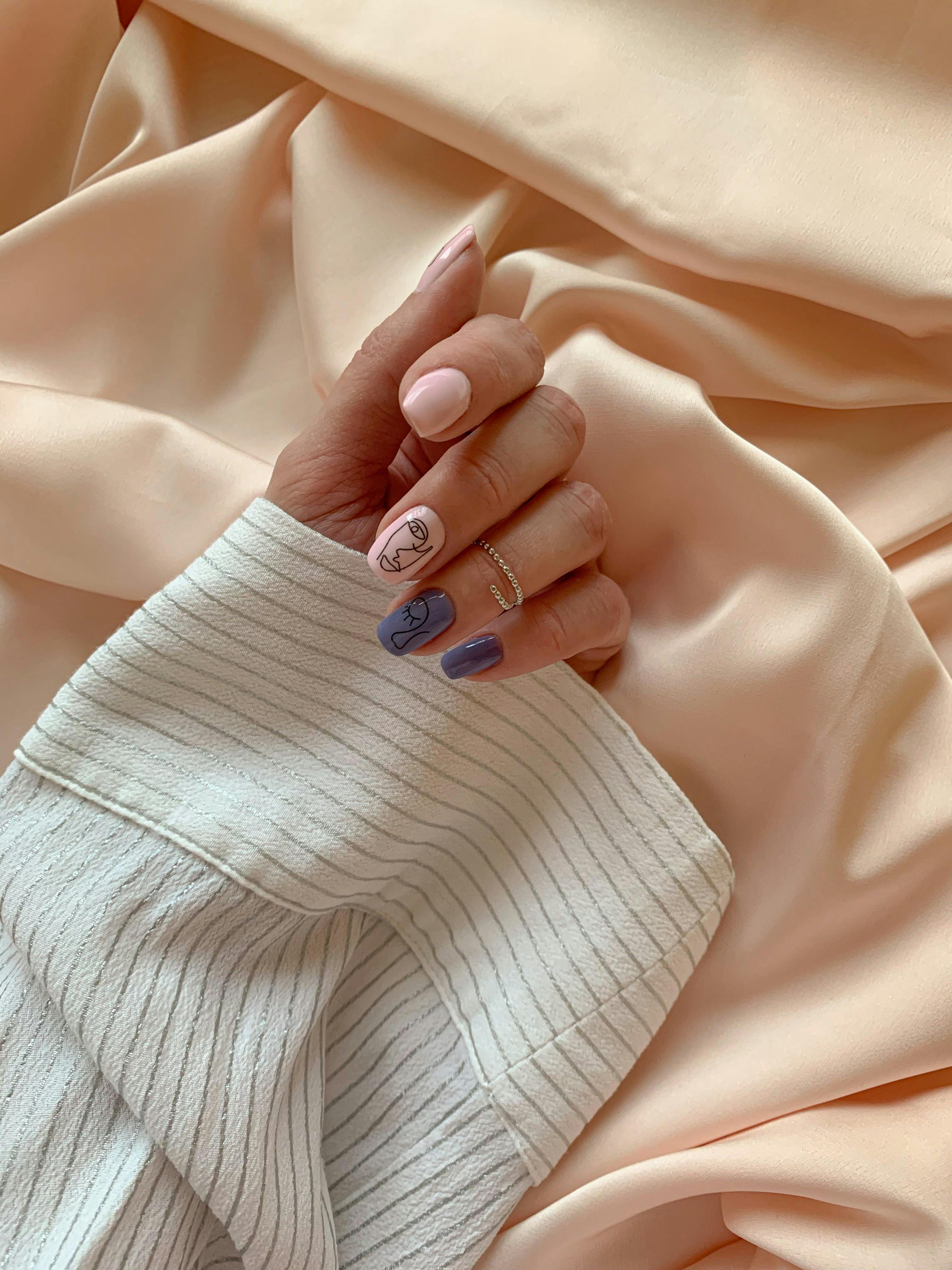 3D Nail Printing at Zainee's Aesthetics — Lahore's First